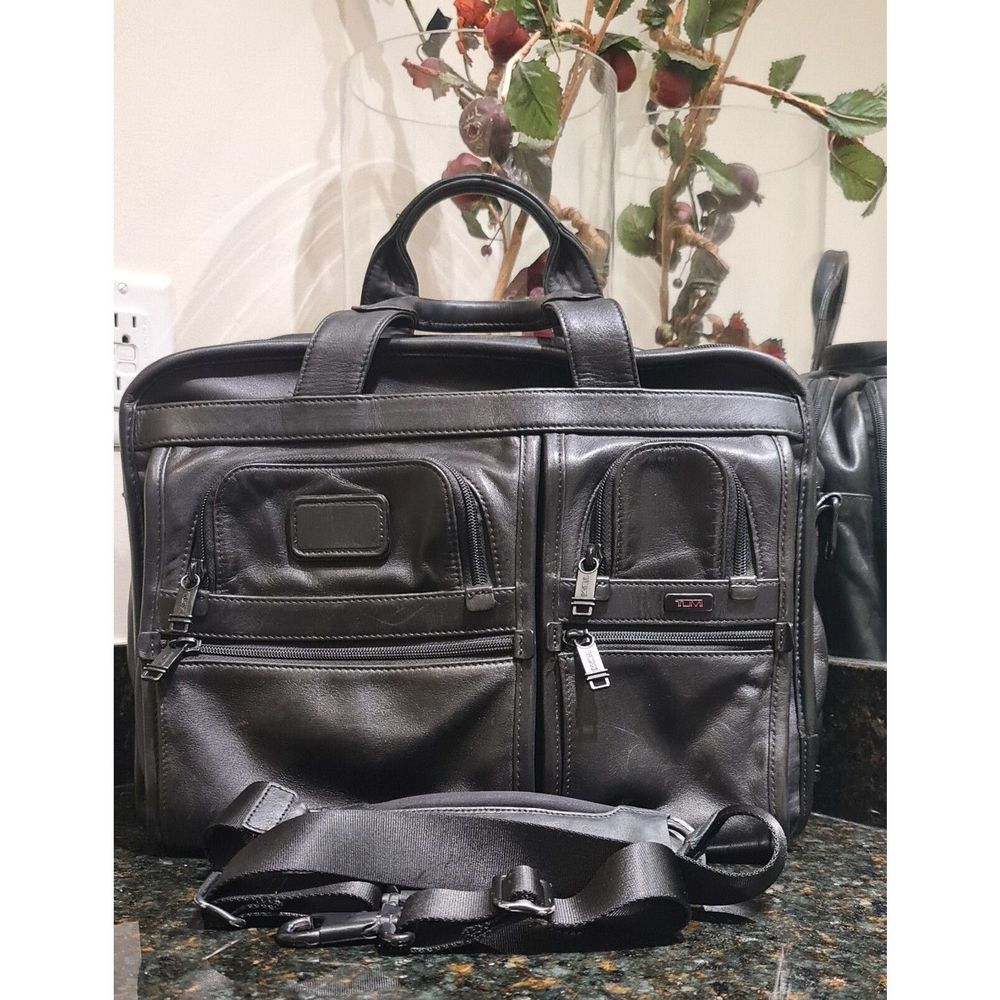 Tumi Expandable Weekender / Go Bag Blk Lthr Briefcase 96141D4 Read Description*